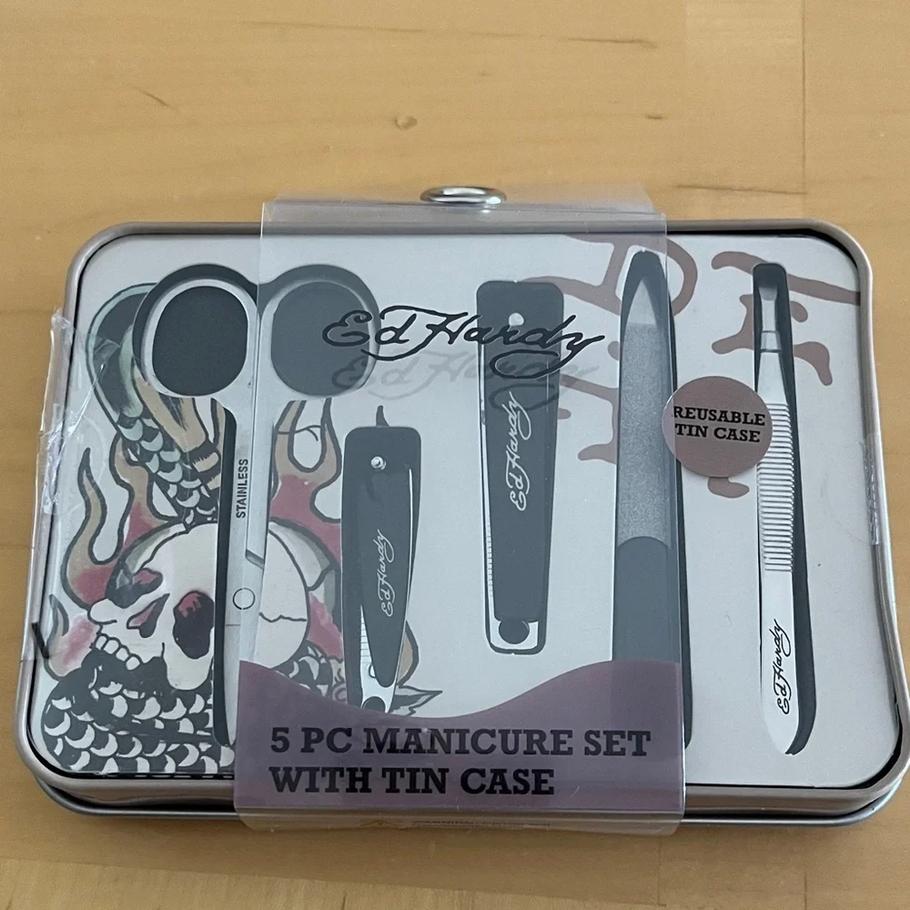 💙💚 Host Pick 💙💚 Ed Hardy Skull Design Manicure Set with Black and Silver Tools